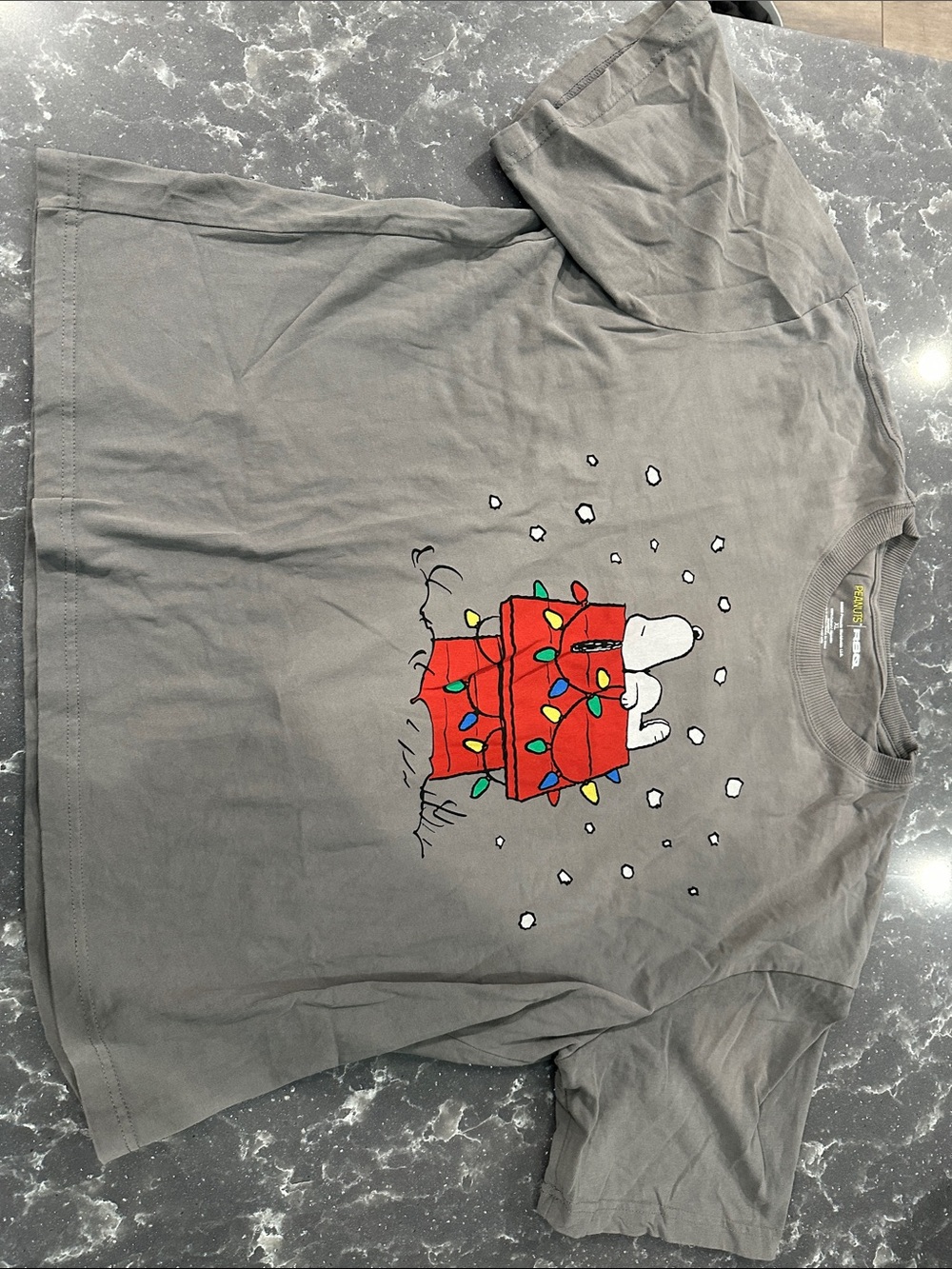 XL Holiday Gray Men’s T-Shirt with Snoopy